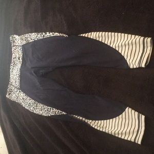 Athleta 7/8 salutation tight with powervita fabric